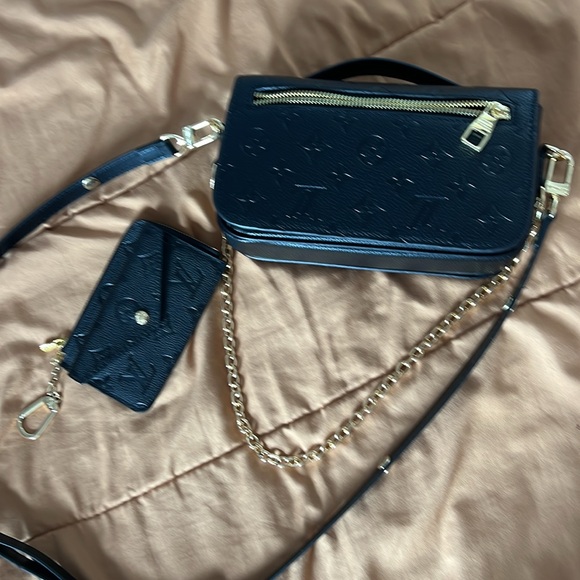 Black Bag & Matching Key Chain Card Holder - Picture 4 of 6